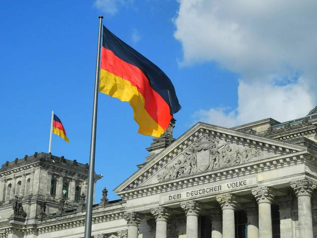 German parliament building as Poland-Germany border controls raise concerns for cross-border business